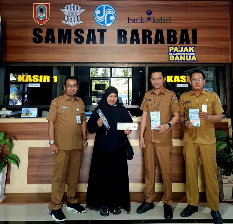 Bayar Pajak Kendaraan Bermotor dapat Souvenir di Kantor Samsat Barabai