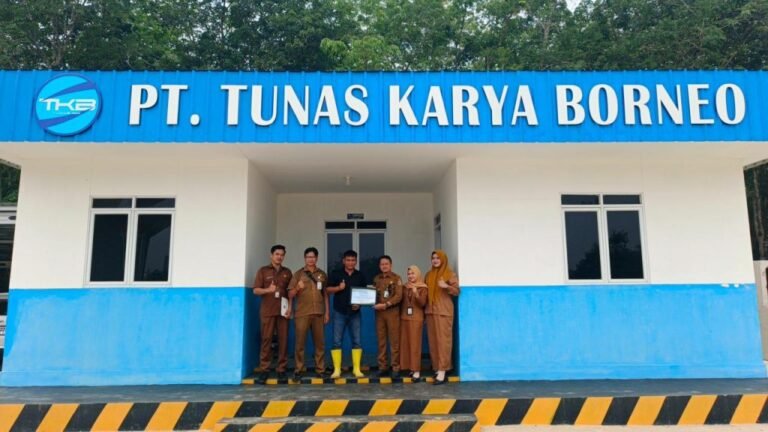 UPPD Barabai Serahkan Sertifikat PAB sebagai Bentuk Apresiasi dan Kepastian Layanan kepada Wajib Pajak Alat Berat