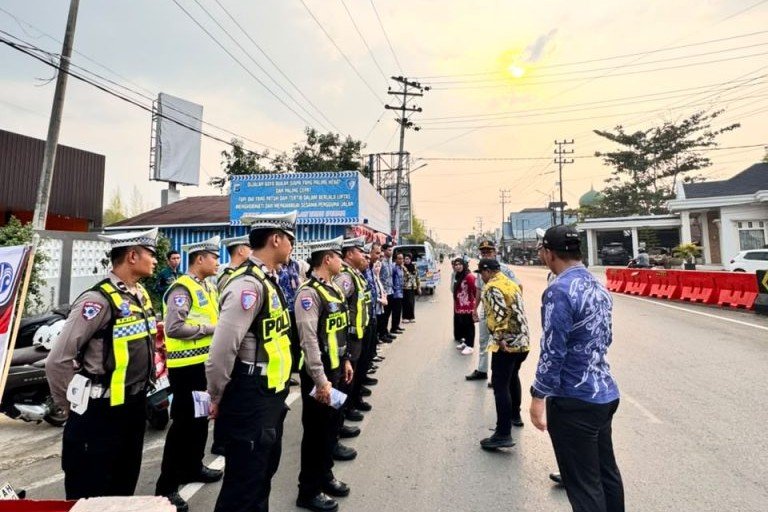 UPPD Barabai Bersama BPKPD HST, Jasa Raharja, dan Satlantas Polres HST Gencarkan Sosialisasi Program Pemutihan PKB di Tugu Burung Anggang